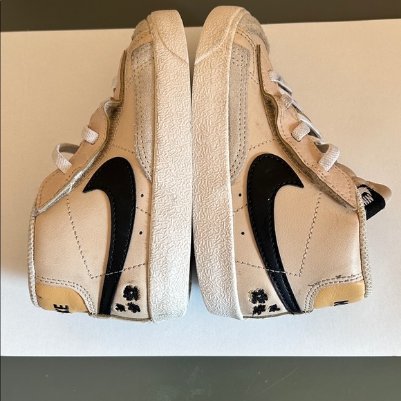 Nike toddler sneakers. - Picture 5 of 8